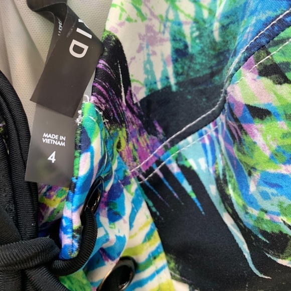 Torrid Tropical Front Tie One Piece, 4x. - Picture 6 of 6